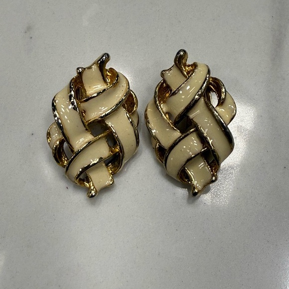 Vintage Elegant Gold and Cream Woven Earrings - Picture 1 of 2